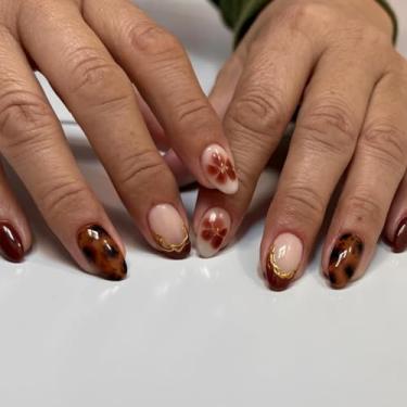Imagem de Unhas postiças curtas médias de amêndoa francesa com cola acrílica simples Desien cobertura completa cola acrílica artificial para manicure para mulheres, 24 peças