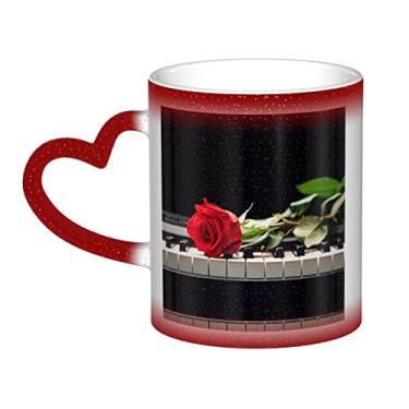 Imagem de Rosa vermelha no piano xícara de café divertida, xícara de cerâmica mágica sensível ao calor que muda de cor 12 Oz, para café/chá/leite/cacau, para adolescente/aniversário/festival/presentes