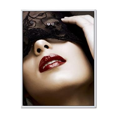 Imagem de DesignQ Retrato de mulher moderna com máscara - Impressão de arte de parede em tela emoldurada moderna