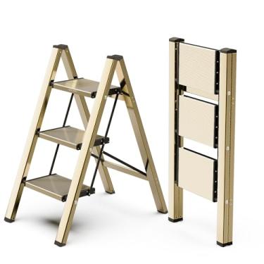 Imagem de WOA WOA Escada de degrau, banco dobrável de 3 degraus com pedais largos, escadas domésticas portáteis para cozinha, escada de alumínio leve, escada compacta para economia de espaço (136 kg, ouro)