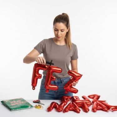 Imagem de Kit Balões Feliz Natal Vermelho Metalizado 37cm Completo. Decoração Natalina com Brilho e Elegância. Inclui Assoprador para Encher e 6m de Fitilho para Pendurar.