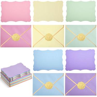 Imagem de Jetec Conjunto de 50 convites em branco A7 com envelopes de borda dourada, cartolina 5x7 com envelopes e adesivos, envelopes de Natal para cartões comemorativos, casamento, aniversário, chá de bebê