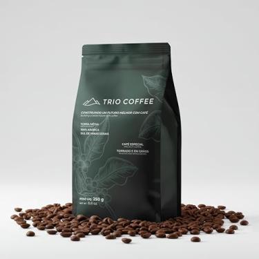 Imagem de Café Especial TRIO COFFEE em Grãos 250g | 100% Arábica | Torra Média | Origem Própria | Equilíbrio e Sustentabilidade