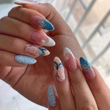 Imagem de Unhas postiças de amêndoa médias unhas falsas francesas azuis artificiais com desenhos de borboletas prensas de unhas de acrílico para mulheres, 24 peças