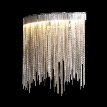 Imagem de Luminária de parede moderna e simples na cor prata, com corrente e pingente, ideal para decoração de interiores. Possui fonte de luz LED SMD de 9W, perfeita para sala de estar, quarto, escri