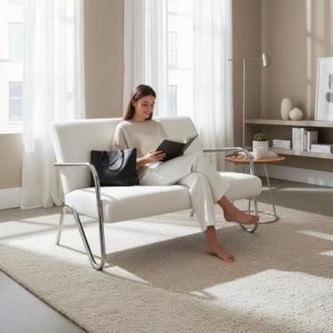 Imagem de Namoradeira Decorativa Bela Couro Branco Braço Cromado - Mazzero Decor