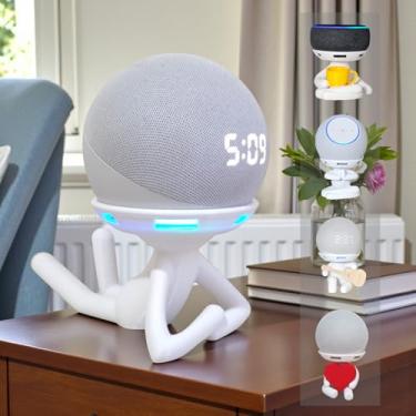 Imagem de Suporte Alexa Echo Dot 3, 4 e 5, Echo Pop e Echo Max Robert Deitado Multiuso e outros. Coleção, Decoração Presente. Stand de Mesa