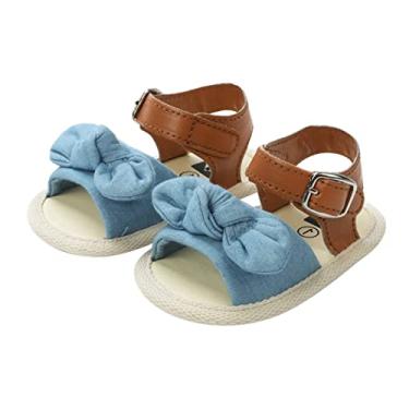 Imagem de Qwent Sandália infantil de verão para bebês meninas com bico aberto e laço, sapatos para primeiros passos, sandálias planas para verão (azul claro, 6 meses)