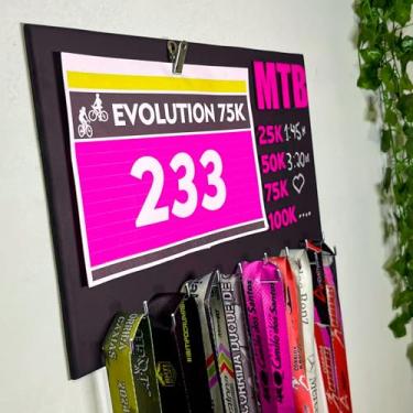 Imagem de Porta Medalhas MTB em MDF – Organizador de Medalhas Ciclismo com Quadro para Tempos (Rosa)