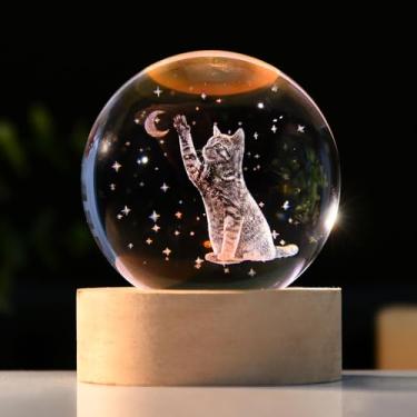 Imagem de IFOLAINA Presentes temáticos de gato 3D para mulheres, amigas, amantes de gatos, apresenta bola de cristal gravada de 6 cm com base de luz de madeira, decoração de esfera de cristal para animais de