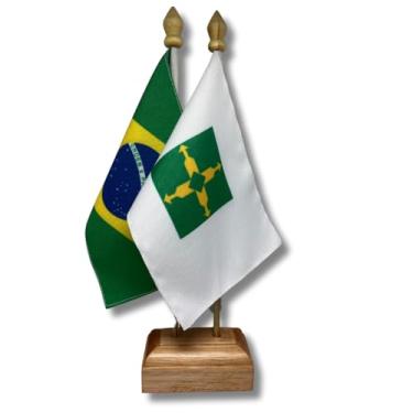 Imagem de Bandeira de Mesa Elegance Brasil e Distrito Federal, Dupla Face, 19x13cm, Base Madeira 30cm Altura, Oxford, Decorativa, Escritório e Eventos