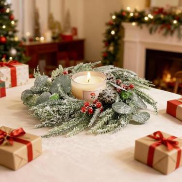 Imagem de Guirlandas de vela de Natal, guirlanda de pinheiro norfolk vermelho verde baga eucalipto folhas de pinhas e pinhas, anéis de vela para decoração de mesa de Natal em casa (1)