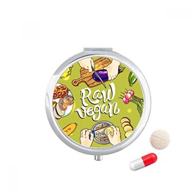 Imagem de Recipiente de comprimidos de tomate e batata vegana cru, caixa de armazenamento de medicamentos