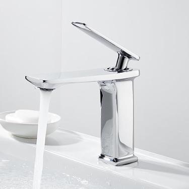 Imagem de Torneira da pia do banheiro em latão ouro branco Torneiras misturadoras para lavagem com água fria e quente Manípulo único Torneira cromada Grua, cromada