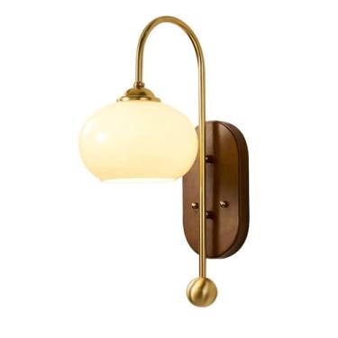 Imagem de Luminária de parede retrô de madeira, acabamento moderno em latão antigo, luminária de parede com cúpula de vidro soprado à mão, luminária de parede nórdica de madeira maciça Wabi Sabi para