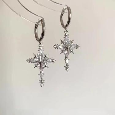 Imagem de Brincos pendentes banhados a prata com gota de zircônia cúbica incrustada requintado floco de neve em forma de cruz para mulheres, festas noturnas, joias para presente para ela