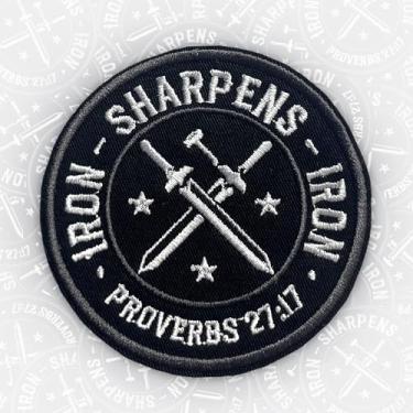 Imagem de Iron Sharpens Iron Proverbs 27:17 Patch 7.6 cm Engraçado Espada Cruz Fé Cristã Ferro On/Costurado Tecido Bordado Aplique Remendos para Mochila Colete Cachorro Peitoral Presentes Militar Exército Mamãe