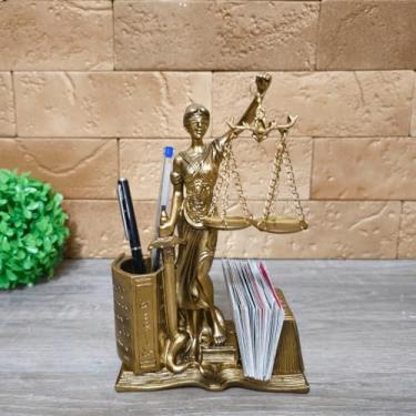 Imagem de Deusa da justiça dama thêmis estátua direito advogado porta caneta e cartão resina. (Dourado)