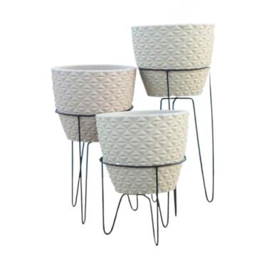 Imagem de Jogo 3 Suporte Tripé Ferro Vasos Polietileno Resistente Com Pratos Decorativo para Jardim e Piscina Ideal para Amantes de Plantas(Bege)