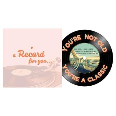 Imagem de ARTIZZONNI Cartão de felicitações engraçado para homens e mulheres – Presente de aniversário 30, 40, 50, 60, 70, 80º aniversário | Cartão comemorativo com design de vinil retrô para pai, mãe, marido