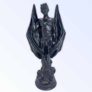 Imagem de Escultura Lúcifer 25 cm pintado de preto em resina - Lua Mística - 100