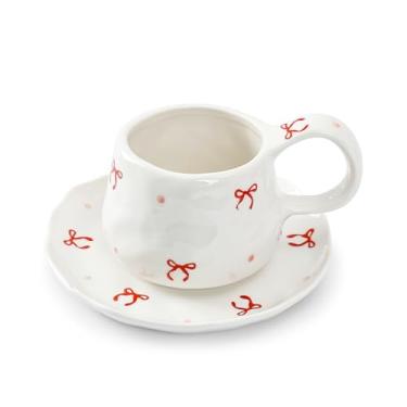 Imagem de Koythin Conjunto de canecas de café de cerâmica com pires, 250 ml / 226.8 g Caneca de café floral fofa irregular, copos de coquete para cappuccino, cacau (laço)