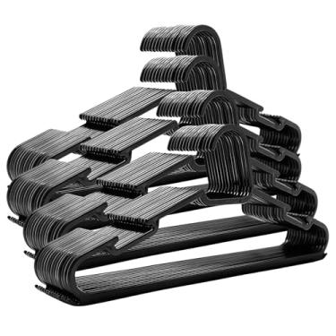 Imagem de Kit 40 Cabides Pretos Adulto Plástico Resistente para Roupas | Organização de Guarda-Roupa e Loja