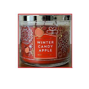 Imagem de Vela perfumada de 3 pavios Bath & Body Works em vela de inverno Candy Apple.