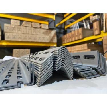 Imagem de Cantoneira 3x5 perfurada em aço L3 , Medindo: 2,00m Chapa 16 kit com 2