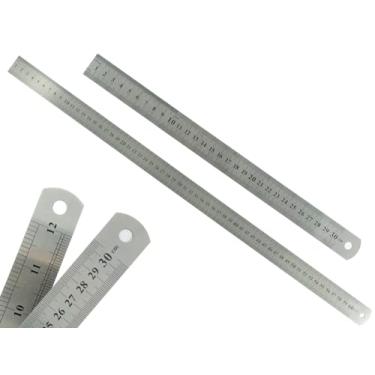 Imagem de Kit Com 2 Réguas Metal Leve De Aço Inoxidável Tamanho 30 e 60 cm Marcação Baixo Relevo Escolar Escritório Engenheiro