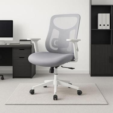 Imagem de Cadeira Escritório NR-17 Everest Diretor c/ Braços 3D Encosto Tela Mes