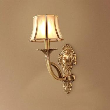 Imagem de Luminária de parede com abajur de vidro transparente criativo Luminária de parede estilo medieval Corpo de latão Lanterna de parede interna com design floral americano para quarto, uma cor-A