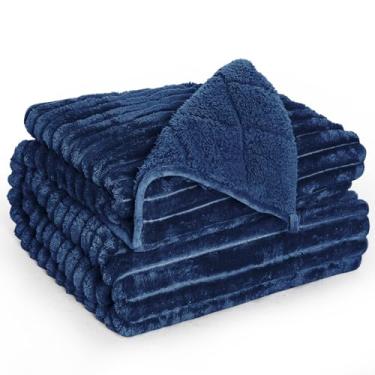 Imagem de UINIU Cobertor pesado de lã de ovelha com listras 3D caneladas, cobertor pesado de flanela macia de 6,8 kg para sofá-cama, cobertores grossos pesados com contas de vidro, conforto para noites