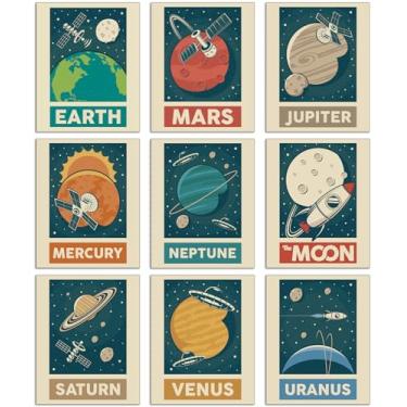 Imagem de Conjunto de 9 impressões de arte de parede retrô do sistema solar planeta, decoração do espaço sideral para quarto de meninos, pôster espacial vintage para quarto masculino, decoração de parede de