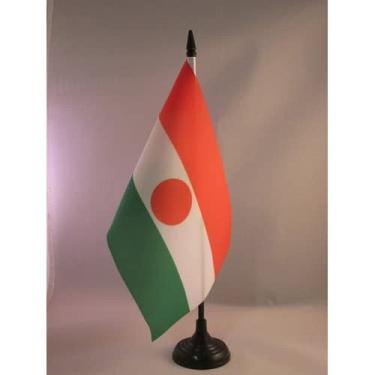 Imagem de Bandeira de mesa do Níger 12 cm x 20.3 cm - Bandeira de mesa nigeriana 21 x 14 cm - Bastão e base de plástico preto - AZ FLAG