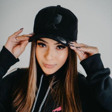 Imagem de Boné Feminino Aba Curva Premium Bordado tom sobre tom-Feminino