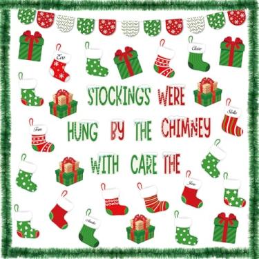 Imagem de Frienda Conjunto de 68 peças de decoração de quadro de avisos de Natal, recortes de papel de meia com guirlanda verde, decorações de sala de aula de Natal, decoração de quadro de avisos para artigos