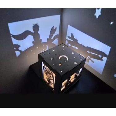 Imagem de Pequeno Príncipe Decoração Luminária Cubo Reflete Na Parede De Mesa Em Mdf Decoração de Quarto