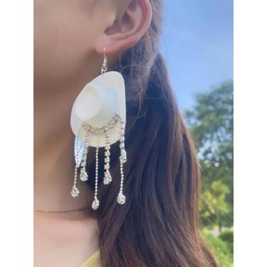 Imagem de Brincos femininos de design de chapéu de caubói com borla na moda branca para uso diário, acessórios modernos, Medium, Latão, Sem pedra preciosa