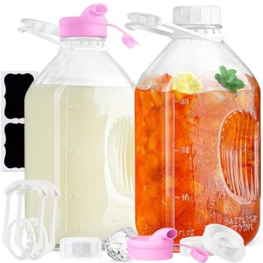 Imagem de Pacote com 2 garrafas de leite de vidro de 1/2 galão com tampa de rosca hermética, alça e bico – garrafas de água de vidro resistentes de 2 litros – Jarro de leite materno com linhas de balança