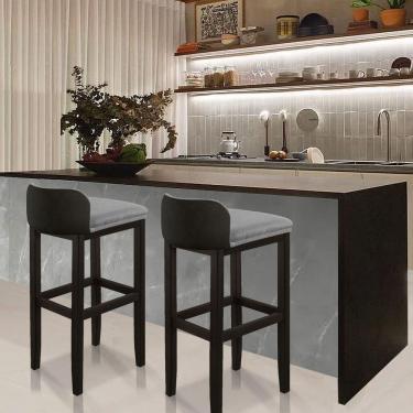 Imagem de Kit 2 Banquetas Luxo Alta Onix - Base Em Madeira Maciça - Estofado Em Linho Com Composê No Corino