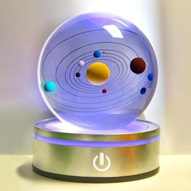 Imagem de QIANCHANG Bola de cristal com sistema solar 3D com suporte de LED, bolas decorativas de esfera de vidro colorido, decoração de galáxia espacial globo presentes para mulheres, homens, mães e crianças
