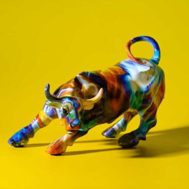 Imagem de Escultura de boi de grafite de resina estátua de touradas estatuetas colecionáveis ornamentos de arte artesanato em casa loja de escritório decoração de mesa (colorido)