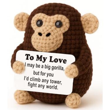 Imagem de Romantic Gorilla Gift for Wife or Girlfriend – Mini Crochet Gorilla Plush with “Climb Any Tower” Love Card, Handmade 8–10cm, Devoted Protector Keepsake, Cute Desk Decor