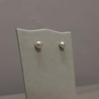 Imagem de Brinco pérola 6mm ou 8mm base banhada semijoia/ ouro 8mm - Nova Topázi