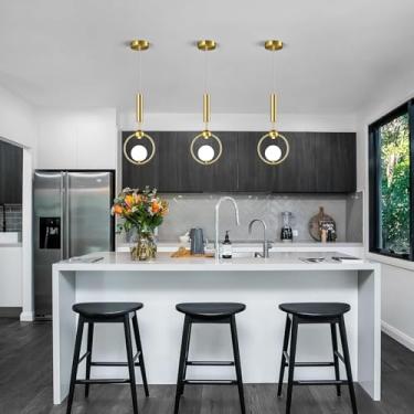 Imagem de Luminária pendente de metal para sala de jantar, lustre moderno com globo dourado, estilo nórdico, luminária de teto suspensa com cúpula de vidro branco para quarto, corredor e escada.