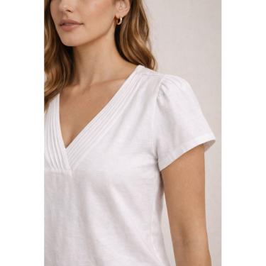 Imagem de Blusa Feminina com Decote V e Detalhe em Nervura