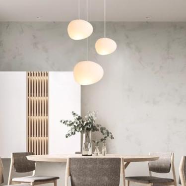 Imagem de Lustre branco moderno com cúpula em PE, ideal para salas de estar, salas de jantar e espaços comerciais. Lâmpada pendente regulável com soquete E27 para iluminação de teto em ilhas de cozinh