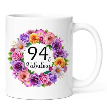 Imagem de KOXAME Presentes de aniversário de 94 anos para mulheres, caneca 94 e fabulosa, presentes de aniversário de 94 anos para mulher, mãe, mãe, esposa, irmã, enfermeira, tia, xícara de café floral de 325