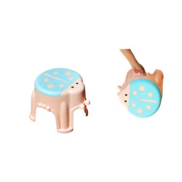 Imagem de Banquinho Infantil Joaninha Sortido – Plástico Resistente, 24x30cm, Portátil, Leve, Ideal para Crianças em Atividades Domésticas e Externas